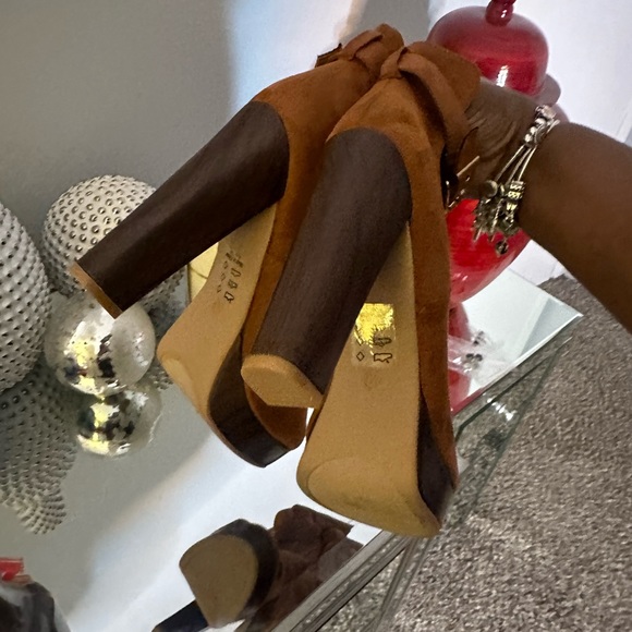 NWOT Brown heels 4 inches - Picture 8 of 8